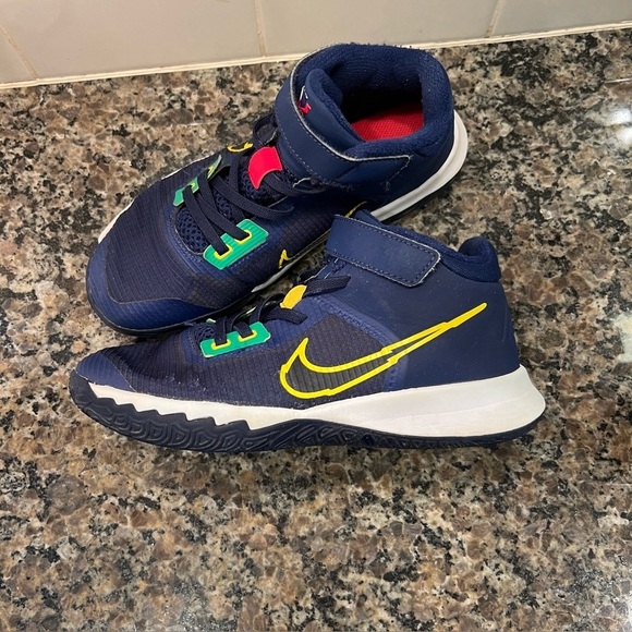 Nike Kids Kyrie Flytrap IV Shoes Blue Yellow Velcro Boys Girls Size 3Y Kids - Picture 5 of 9